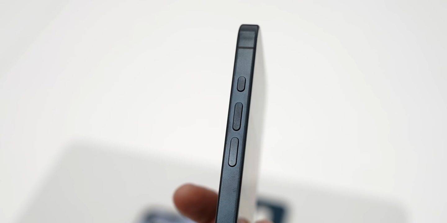 按键安卓手机:消息称苹果 iPhone 15 Pro 系列机型存在变色和吸指纹问题